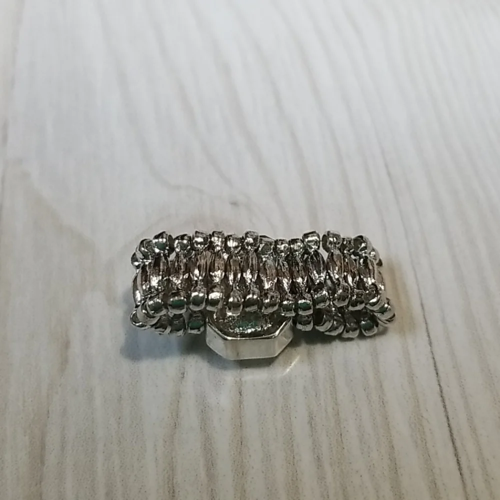 Cookie Lee silver stretch ring with large unique cut gem in the middle NWT